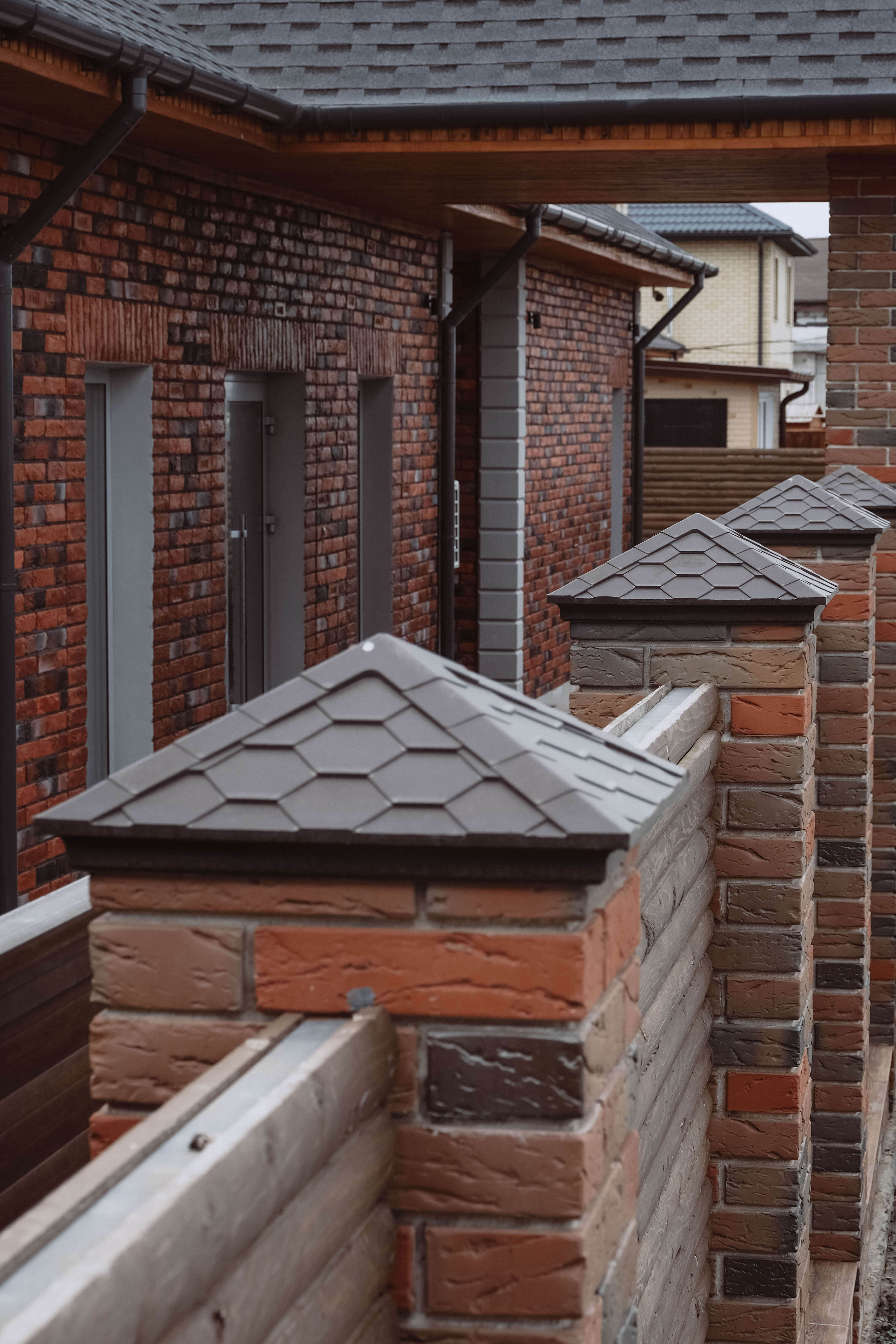 Колпак Zking Эверест Коричневый на столб 1.5х1.5 кирпича (390х390мм) в Крымске фото